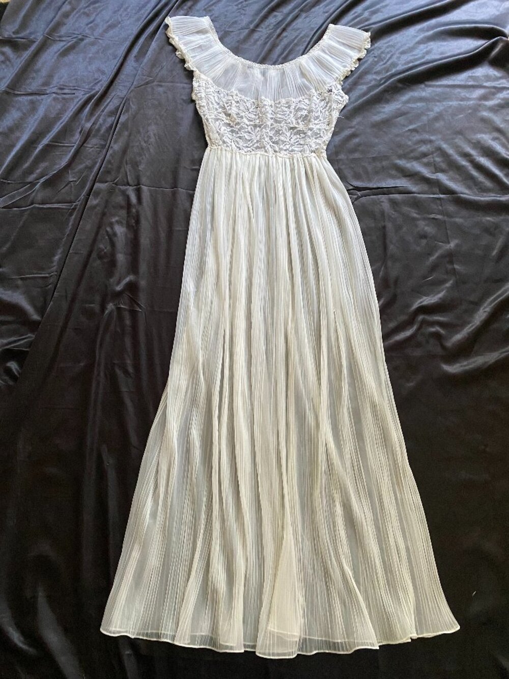 Vintage 1950s White Lace Pleated Trillium Full Slip Nightgown Small Boho